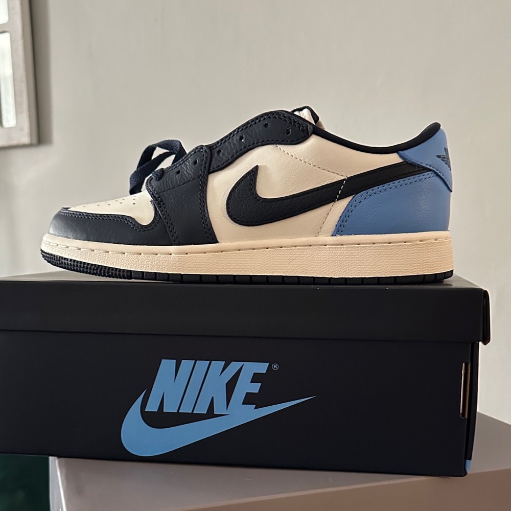 Brand New Jordan low 1